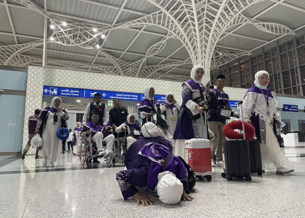 Alhamdulillah, Jemaah Haji Embarkasi Makassar (UPG 5) Sampai di Tanah Suci Setelah Pesawat yang Ditumpangi Sebelumnya Mengalami&nbsp;Kerusakan